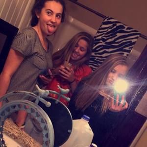 Meet your Posher, Hallie