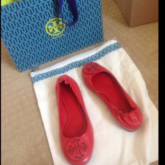 red tory burch flats