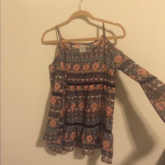 Cold shoulder boho top - Picture 2 of 4