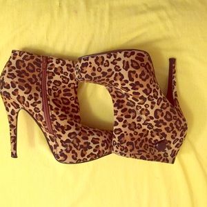 leopard print booties/heels