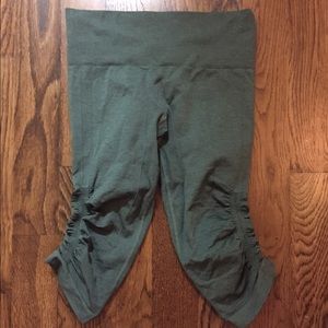 Lulu lemon workout cropped pants