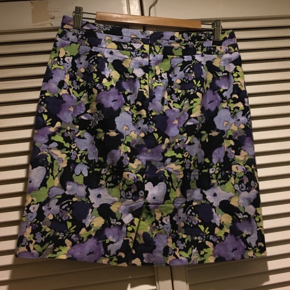 LOFT floral miniskirt. Petite size 10. - Picture 3 of 3