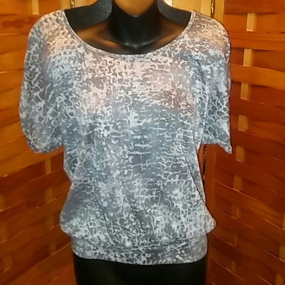 Very cute top, with Peek-a-Boo sleeves.