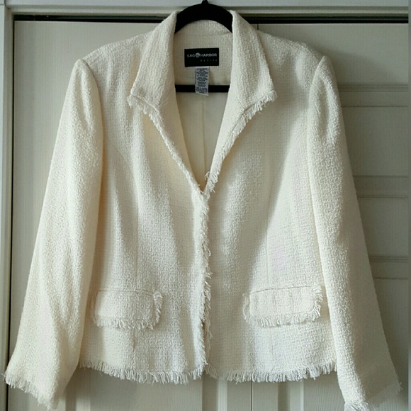 💛HP 2/22💛 Cream tweed blazer w fringe detail