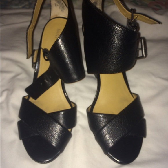 Black high heel sandals open-toed