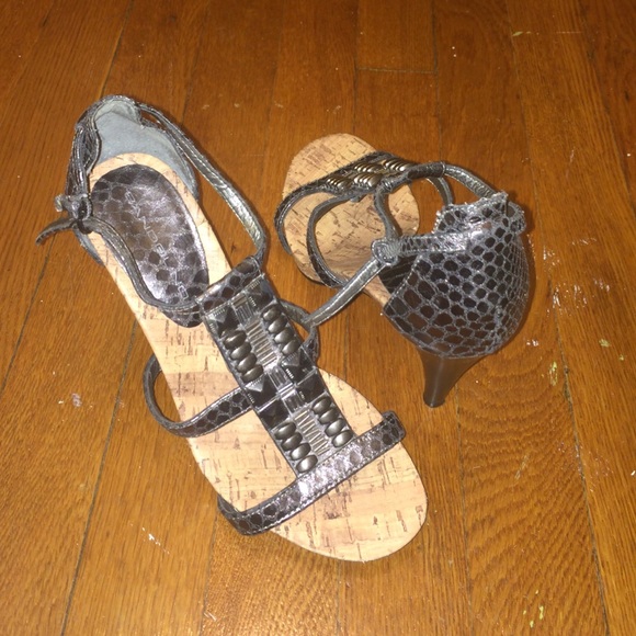 Bandolino metallic heels