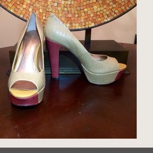 BCBG Pumps NWOB