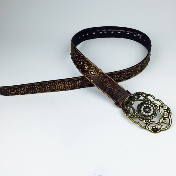 Brown belt with brass sparkle buckle