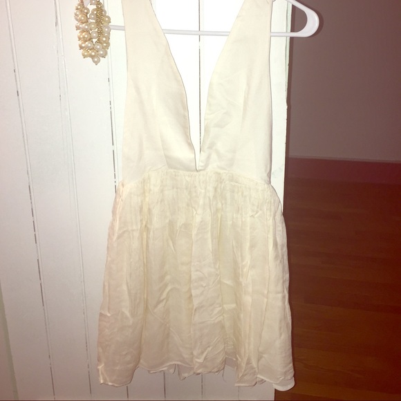 🚨SALE🚨Ivory deep v-neck Tobi dress