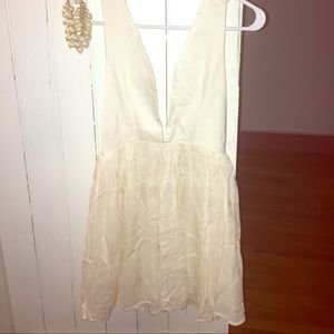 🚨SALE🚨Ivory deep v-neck Tobi dress