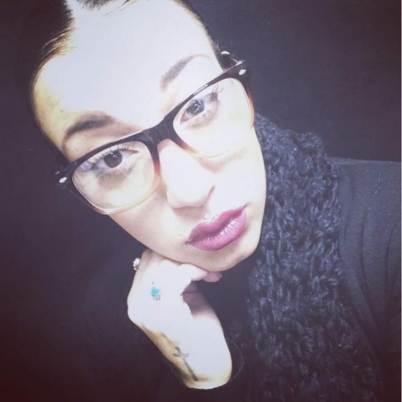 Meet your Posher, Hailey - Picture 2 of 8