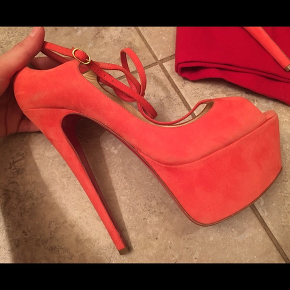 🎈SOLD🎈 Christian Louboutin Talitha Suede Pump - Picture 4 of 4