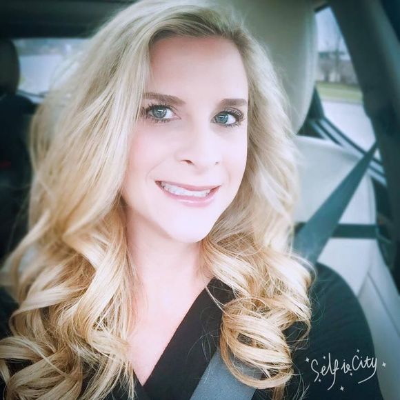 Meet your Posher, Alison - Picture 1 of 1