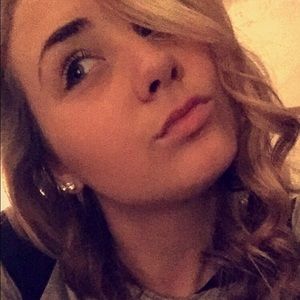 Meet your Posher, Hallie