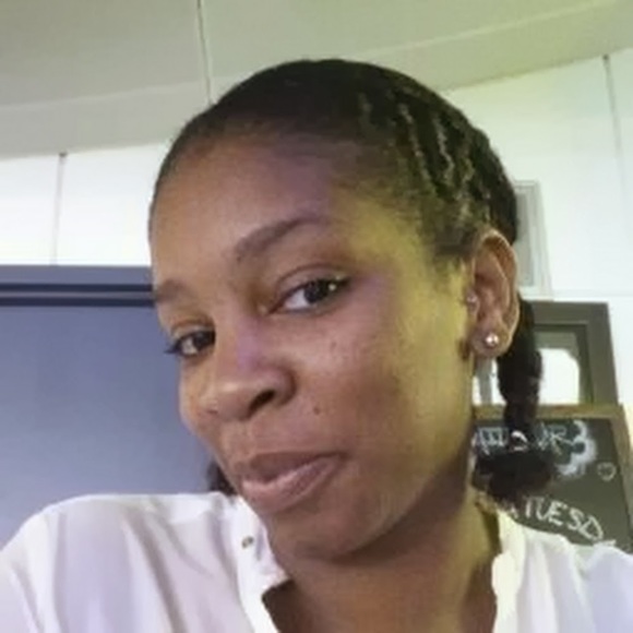 Meet your Posher, Aaja