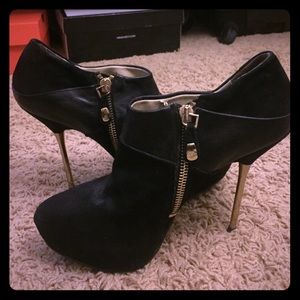 Sale! ZARA booties! Velvet black super cute!!!😘