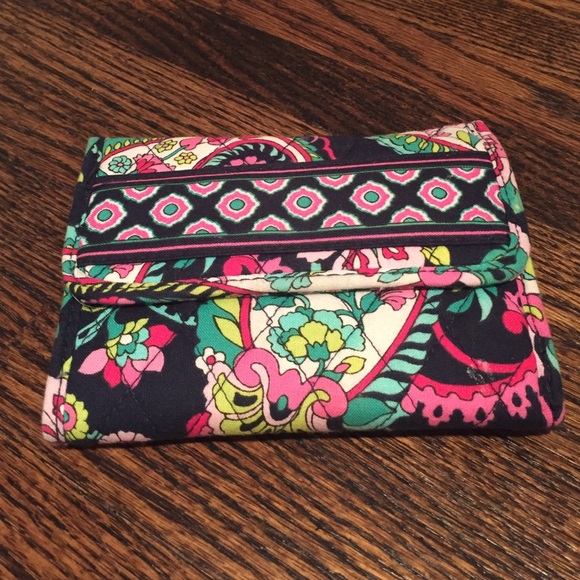 VERA BRADLEY WALLET!!