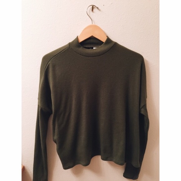 RESERVED✨ Ribbed Green Turtleneck Top