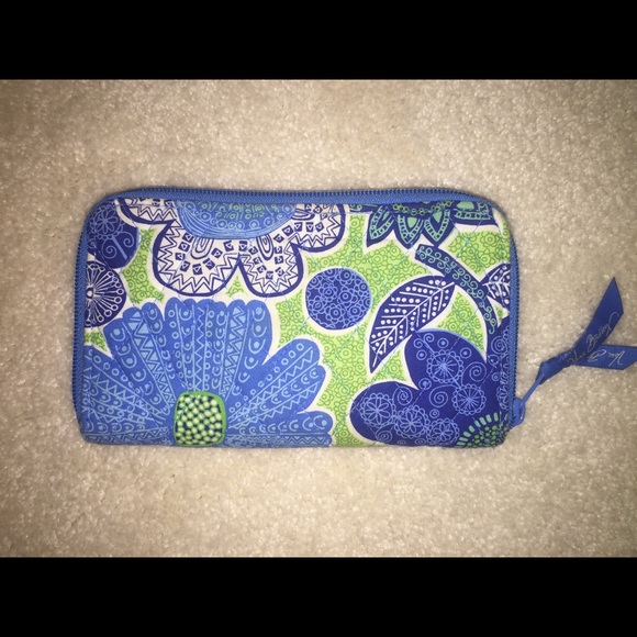 Blue/green Vera Bradley clutch wallet!!! - Picture 1 of 3