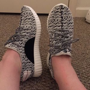 GORGEOUS TENNIS SHOES. Never worn ‼️