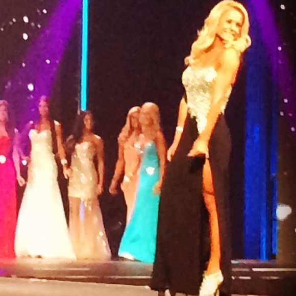 A gorgeous gown, size XS