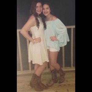 Meet your Posher, Alexia