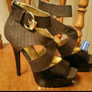 New Brown open toe heels with zipper