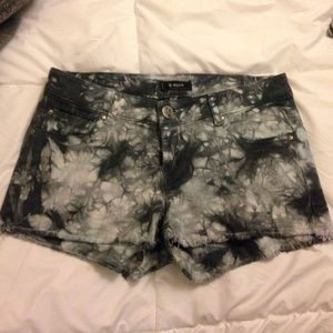 Gray tie dye short shorts