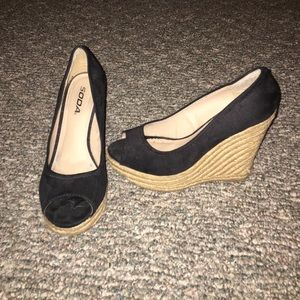 Black peep toe wedge