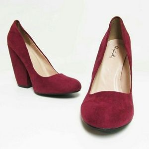 So Chicago Quipid Raspberry Vegan Suede Pumps