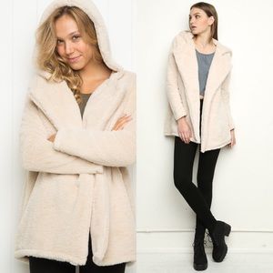 *BRANDY MELVILLE SANDRA COAT ✨
