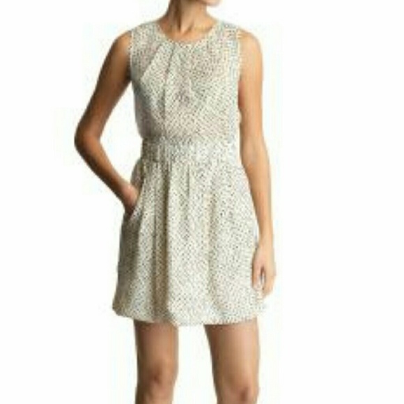 REMOVING TONIGHT ▪ CLOSET CLOSING SALE
