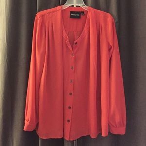 Long sleeve, flowy top