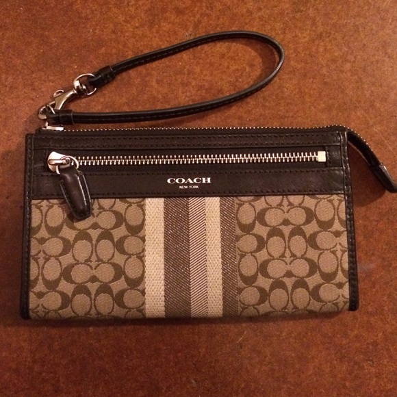 Coach Zip Wallet - Picture 1 of 4