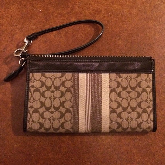 Coach Zip Wallet - Picture 4 of 4