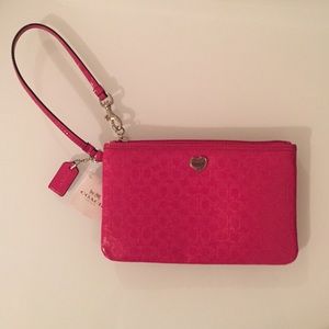 Brand new fuchsia patent leather Coach wristlet 💖