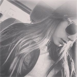 Meet your Posher, Katya