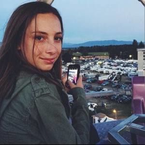 Meet your Posher, Leah