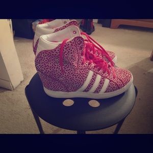 🌟Cranberry-Red Wedge Adidas 🌟