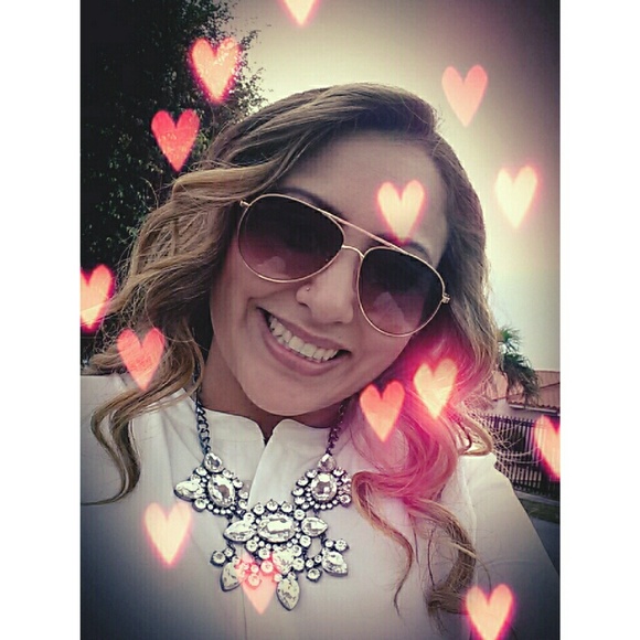 Meet your Posher, Monica - Picture 3 of 4