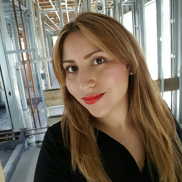 Meet your Posher, Monica - Picture 4 of 4