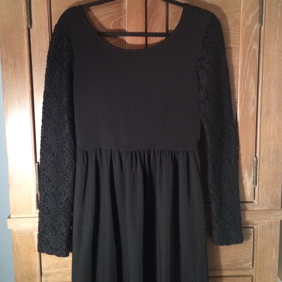 Forever 21 black high-low dress with lace sleeves