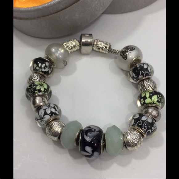Jewelry - 🟡 5/35 Floral Bracelet