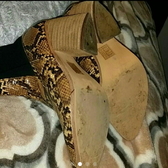 SOLD Jeffrey campbell frontier snake print booties - Picture 4 of 4