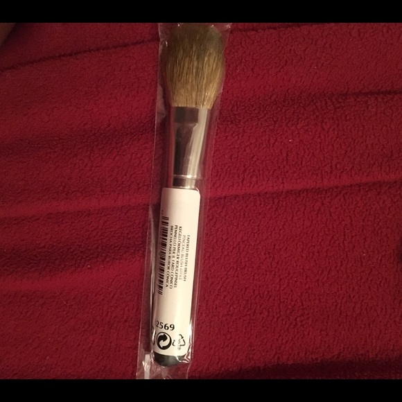 Tapered face brush. New.