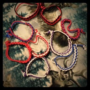 Adjustable paracord bracelet