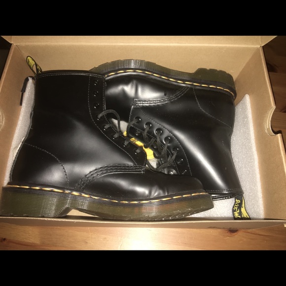 Doc Marten boots - size 6 (1460w)