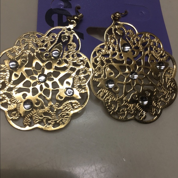 Claire's  earrings gold