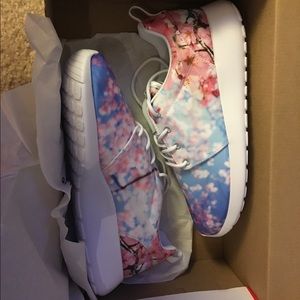 nike roshe run cherry blossom price