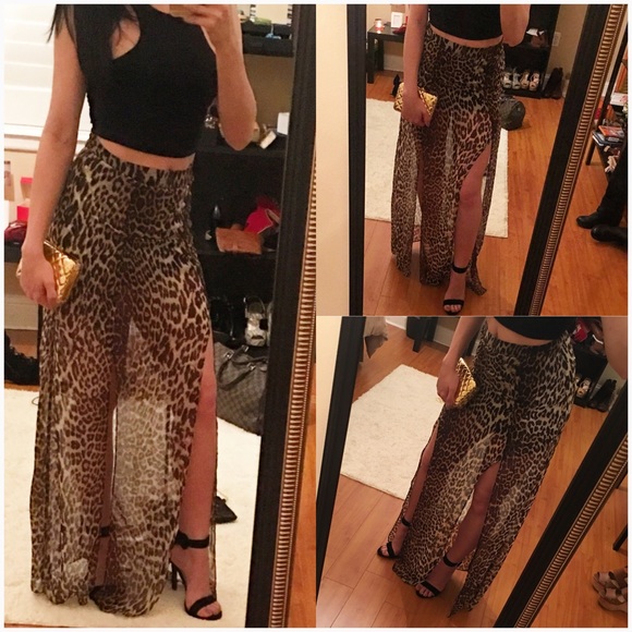 🚫SOLD🚫🍷😻Maxi sexy slit party leopard skirt.